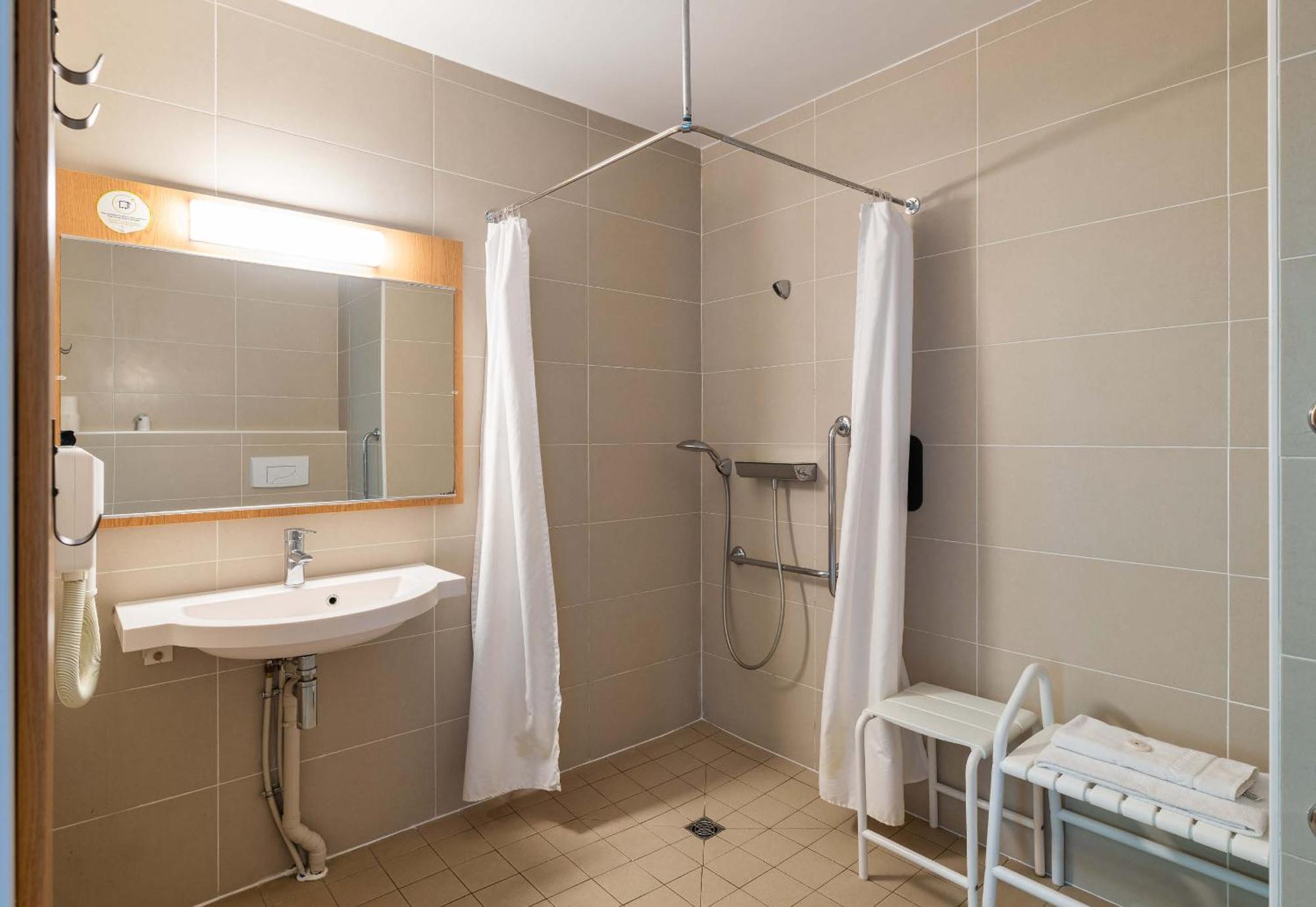 B&B Hotel Lyon Eurexpo شاسيو المظهر الخارجي الصورة