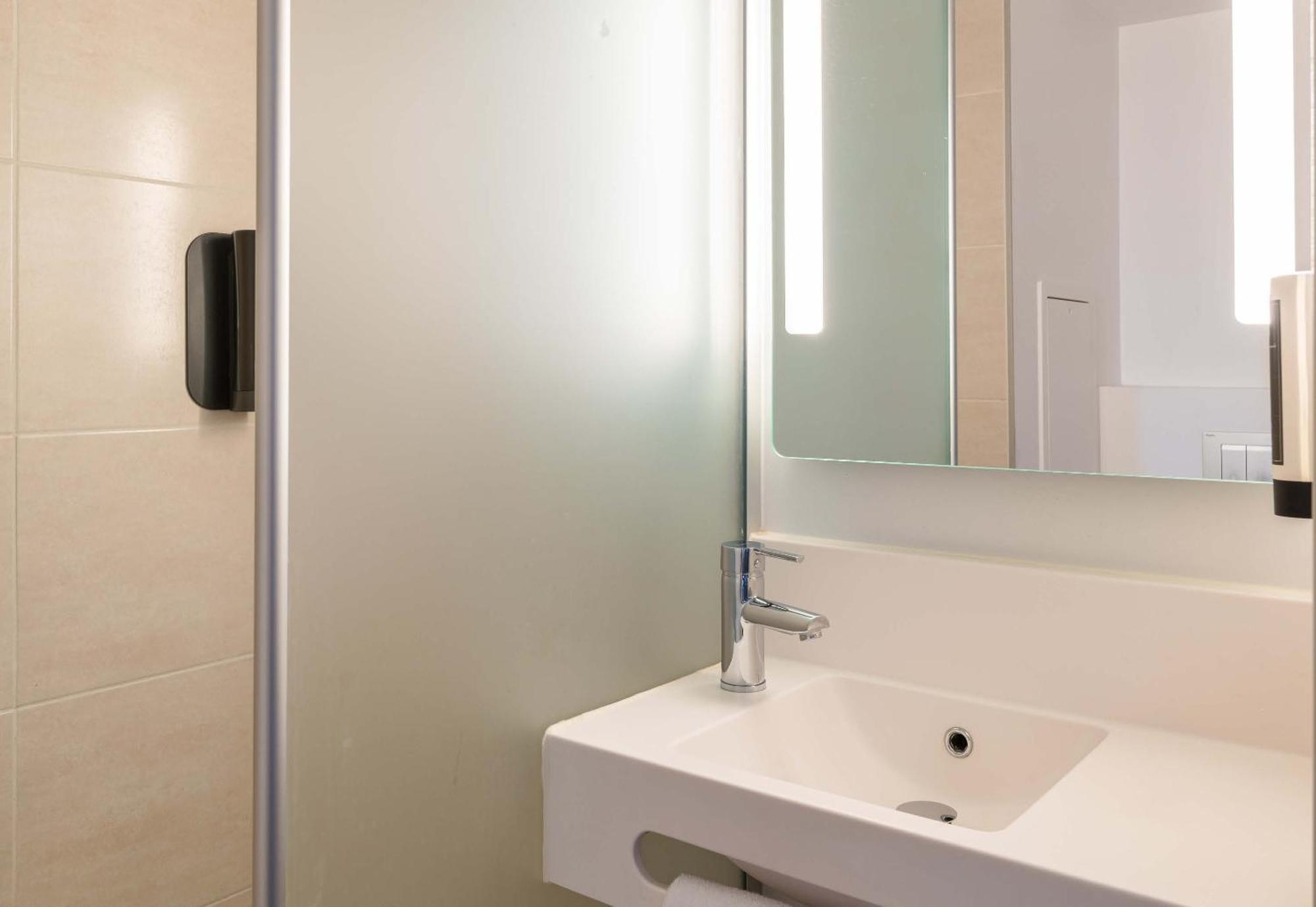 B&B Hotel Lyon Eurexpo شاسيو المظهر الخارجي الصورة